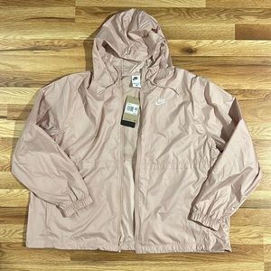 New With Tags Nike Plus Size/1X Women’s Lightweight Jacket